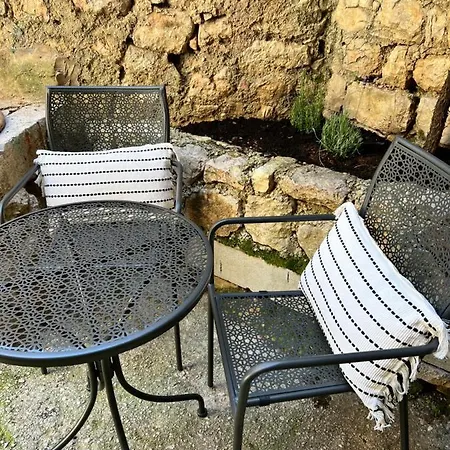 Seayou!***charming 1-bedroom Unit In The Old Center Of * Cres
